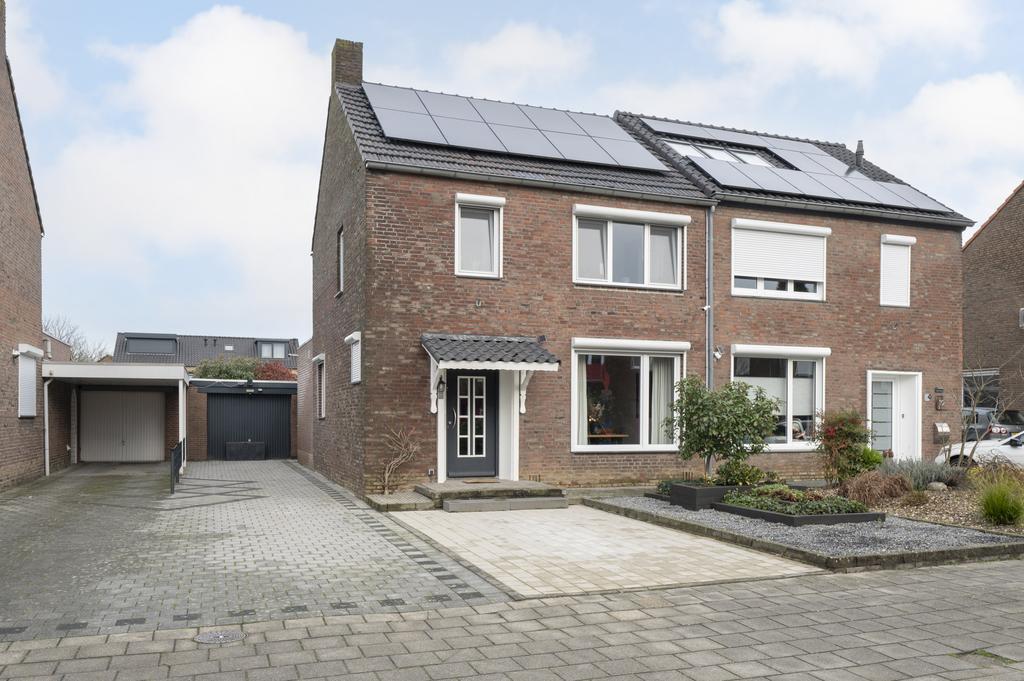 Huis Dorpstraat 17 in Buchten