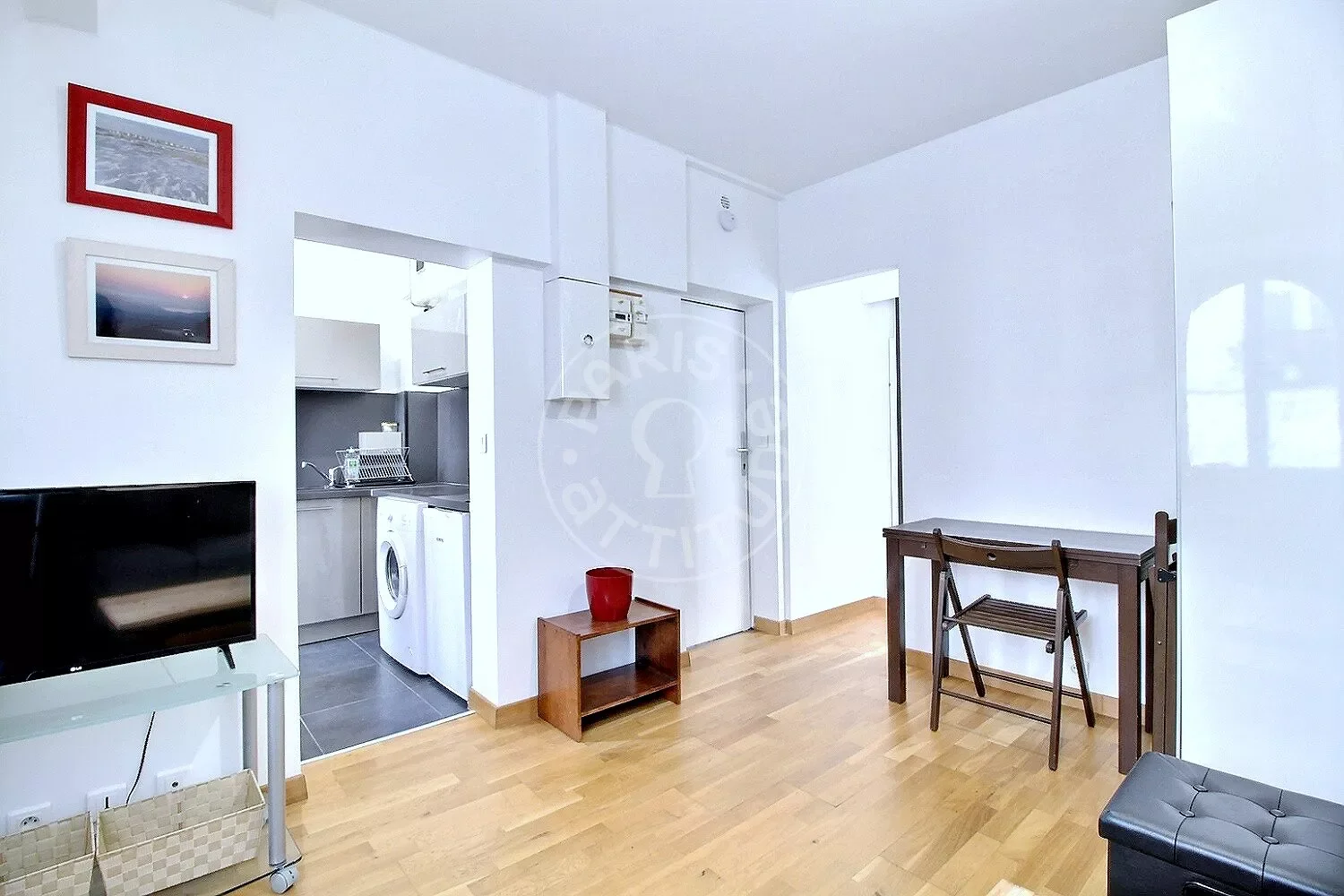 Flat Rue Léon Frot in Paris