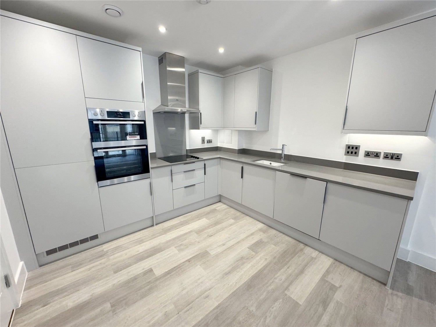Flat School House Lane in Greater London