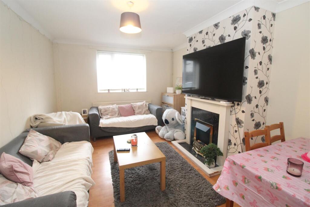 Flat Pennard Place in Cardiff