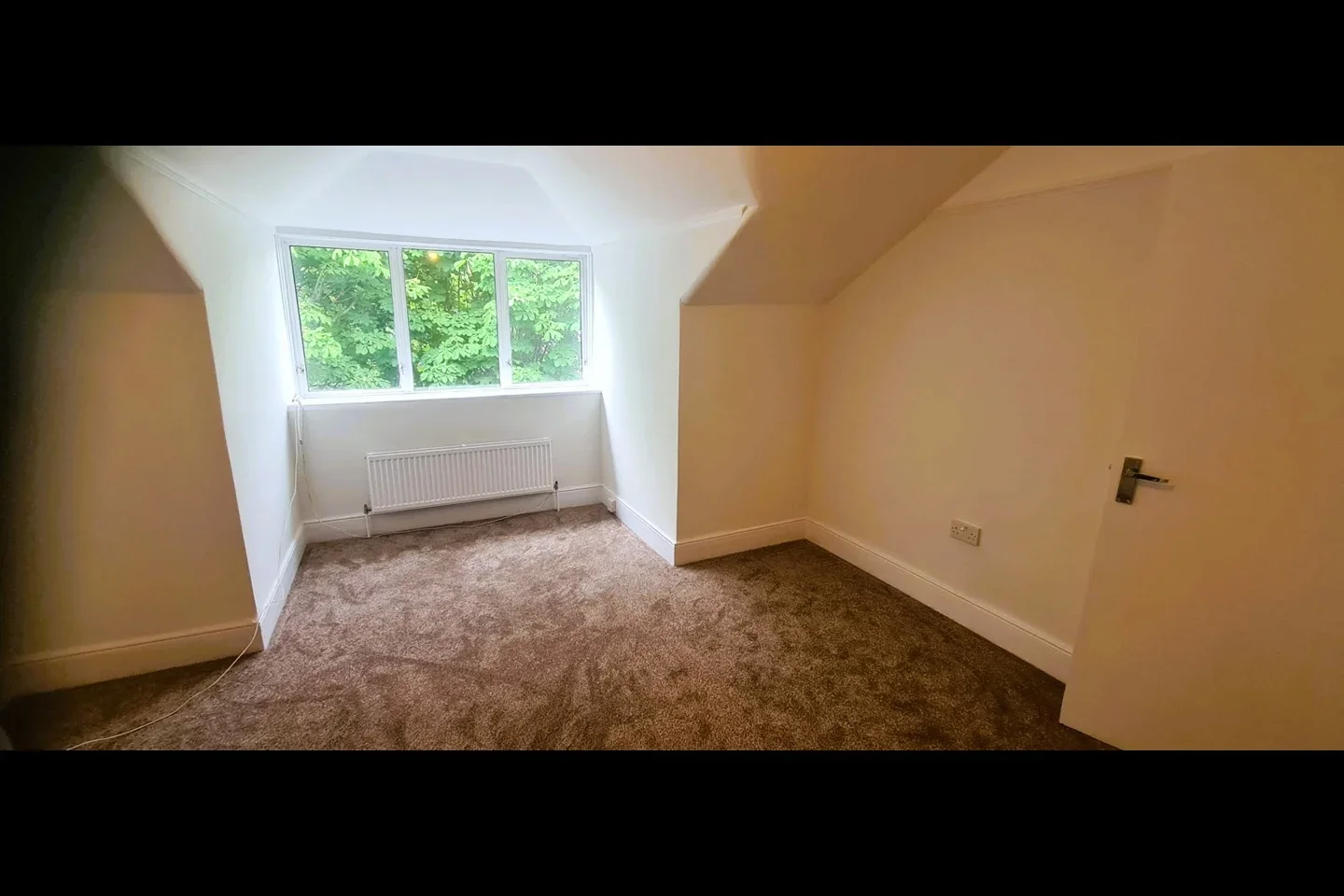 Flat Crouch Hill in Greater London