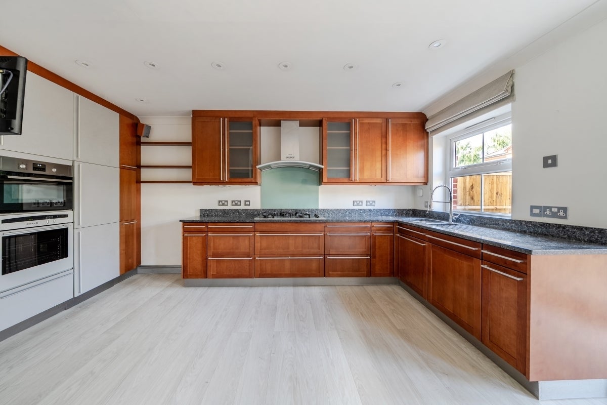 House Malthouse Drive in Greater London