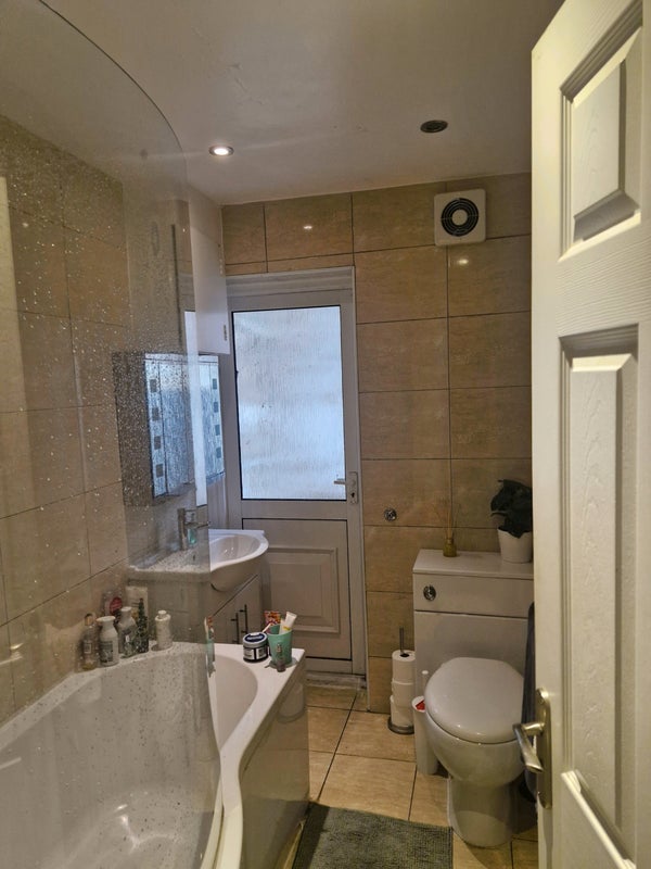 Room Camden Road in Greater London