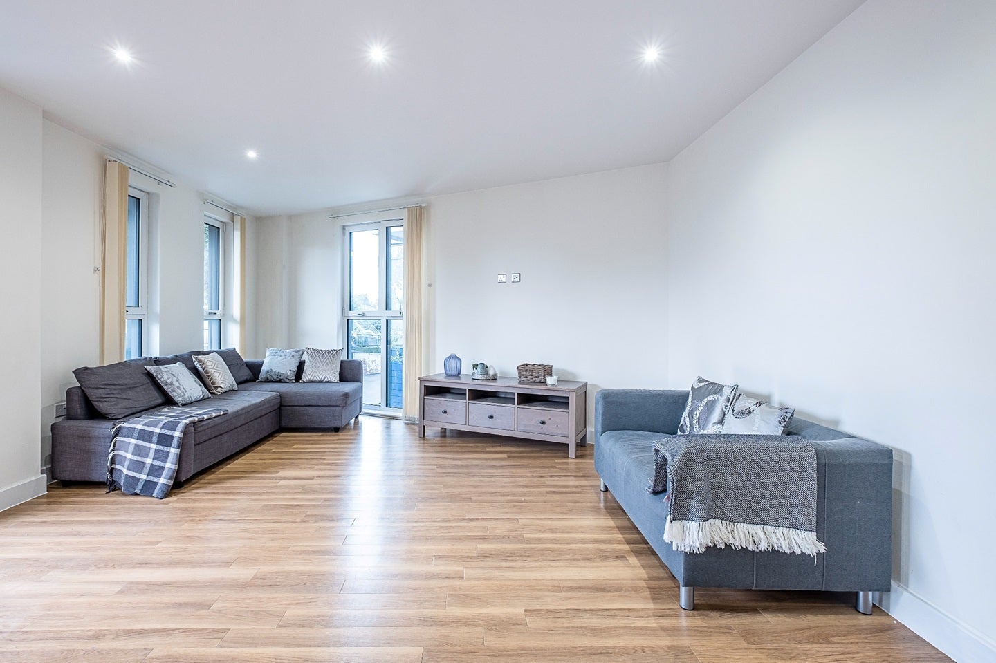 Flat Hatton Road in Greater London