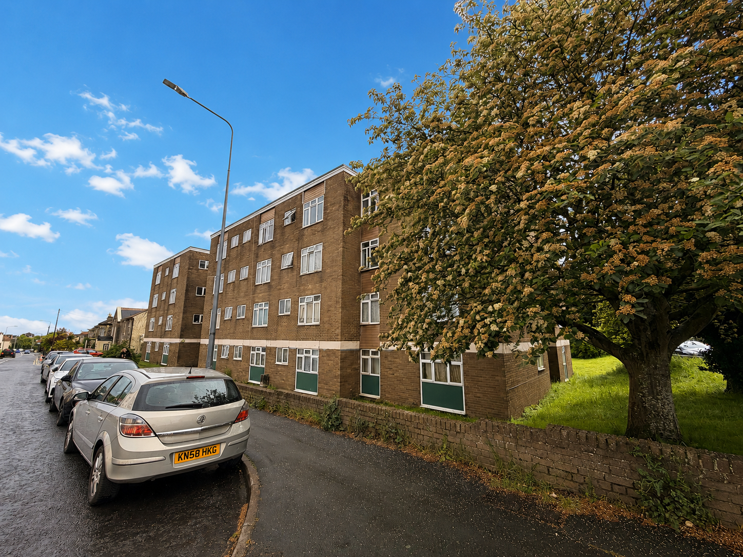 Flat Soundwell Road in Bristol