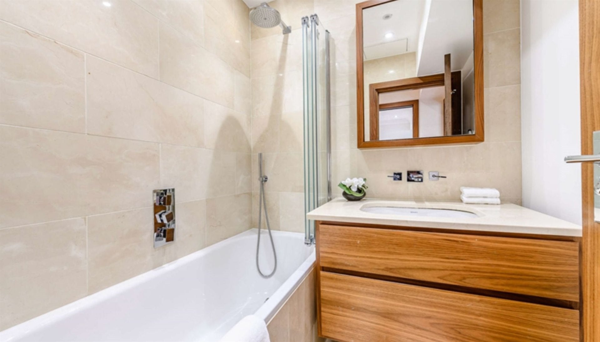 Flat Kensington Gardens Square in City of Westminster