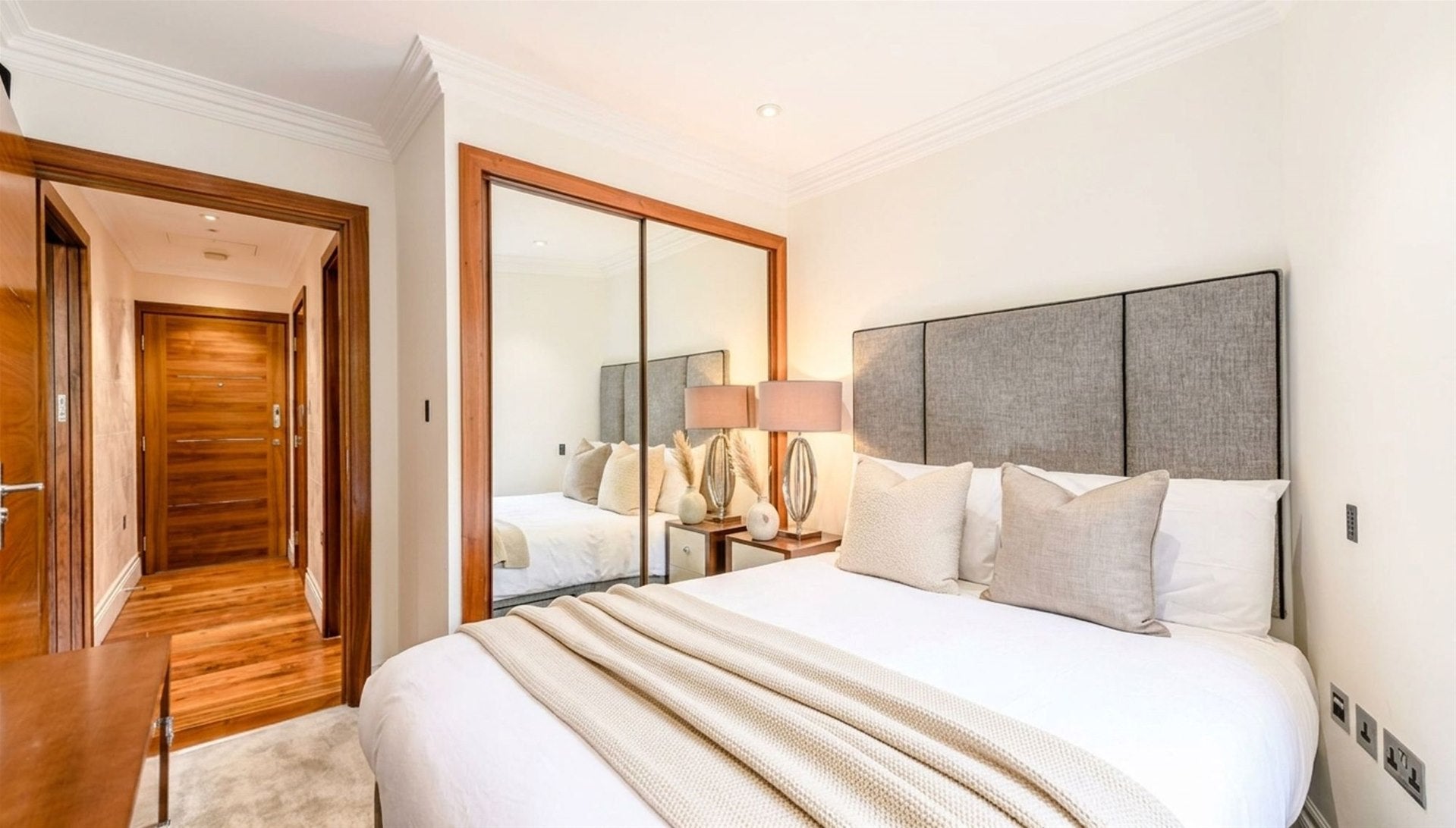 Flat Kensington Gardens Square in City of Westminster