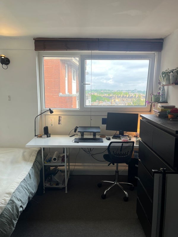 Room Bakersfield in Greater London
