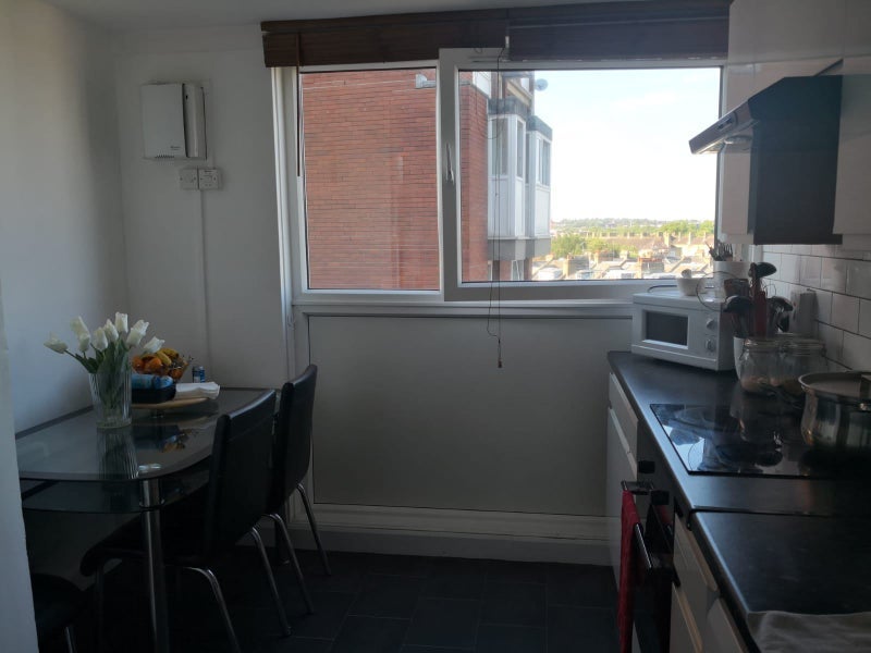 Room Bakersfield in Greater London