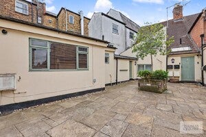 Flat Maidenhead Yard in East Hertfordshire