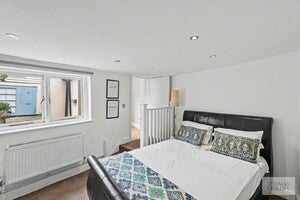 Flat Maidenhead Yard in East Hertfordshire