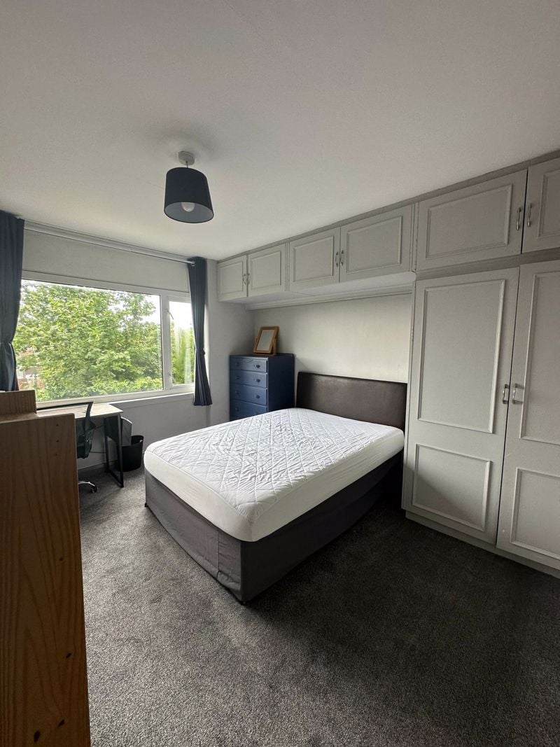 Room Allington Avenue in Nottingham