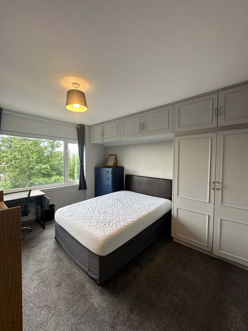 Room Allington Avenue in Nottingham