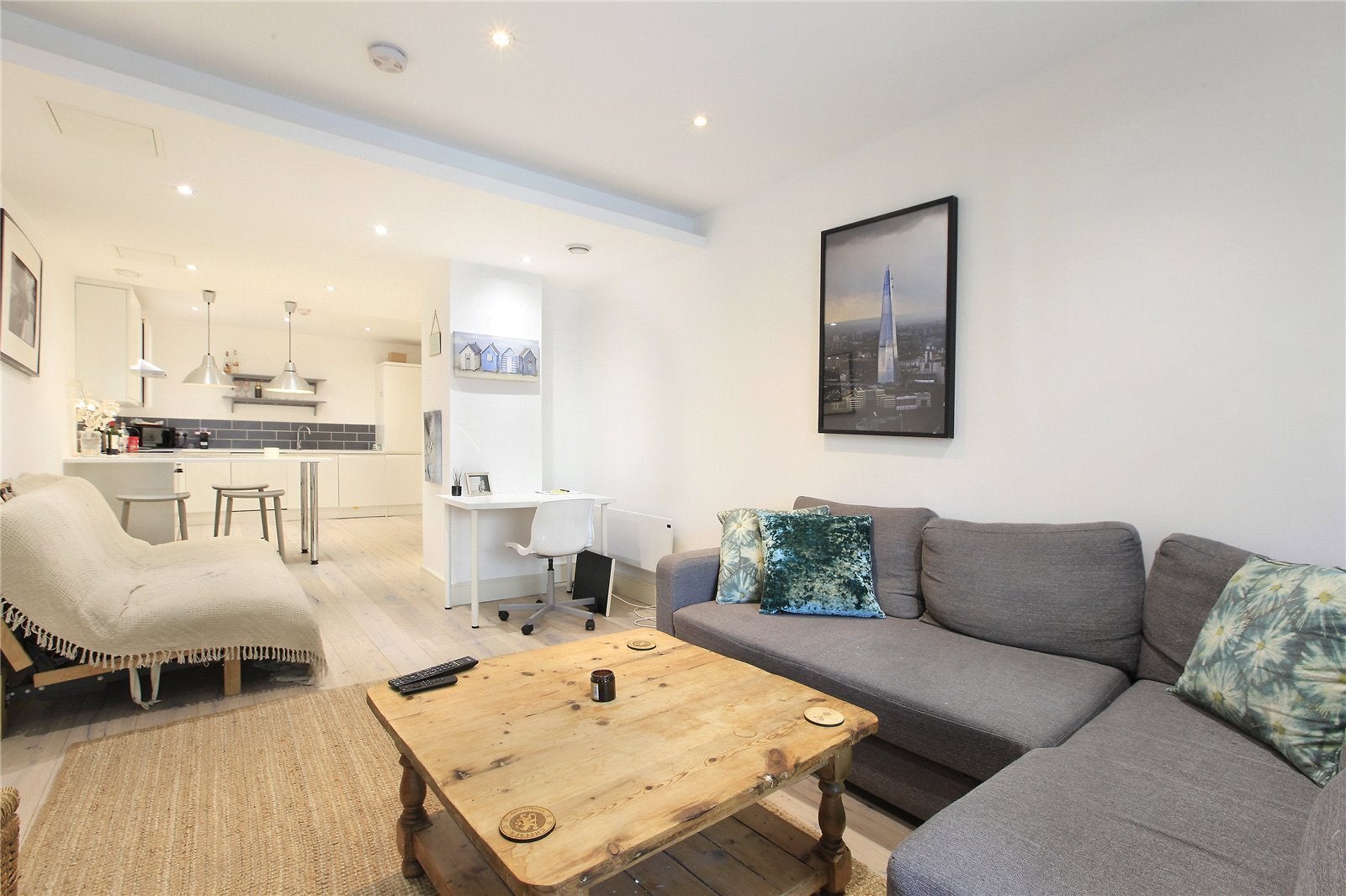 Flat Hardwicks Square in Greater London