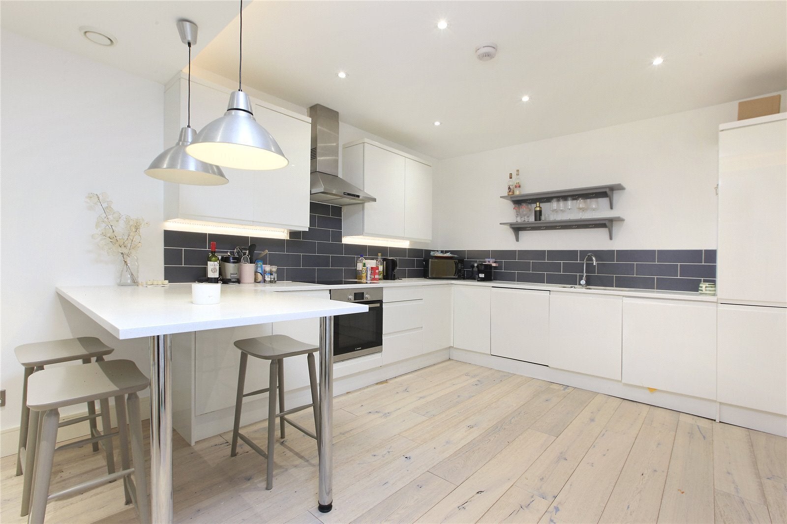 Flat Hardwicks Square in Greater London