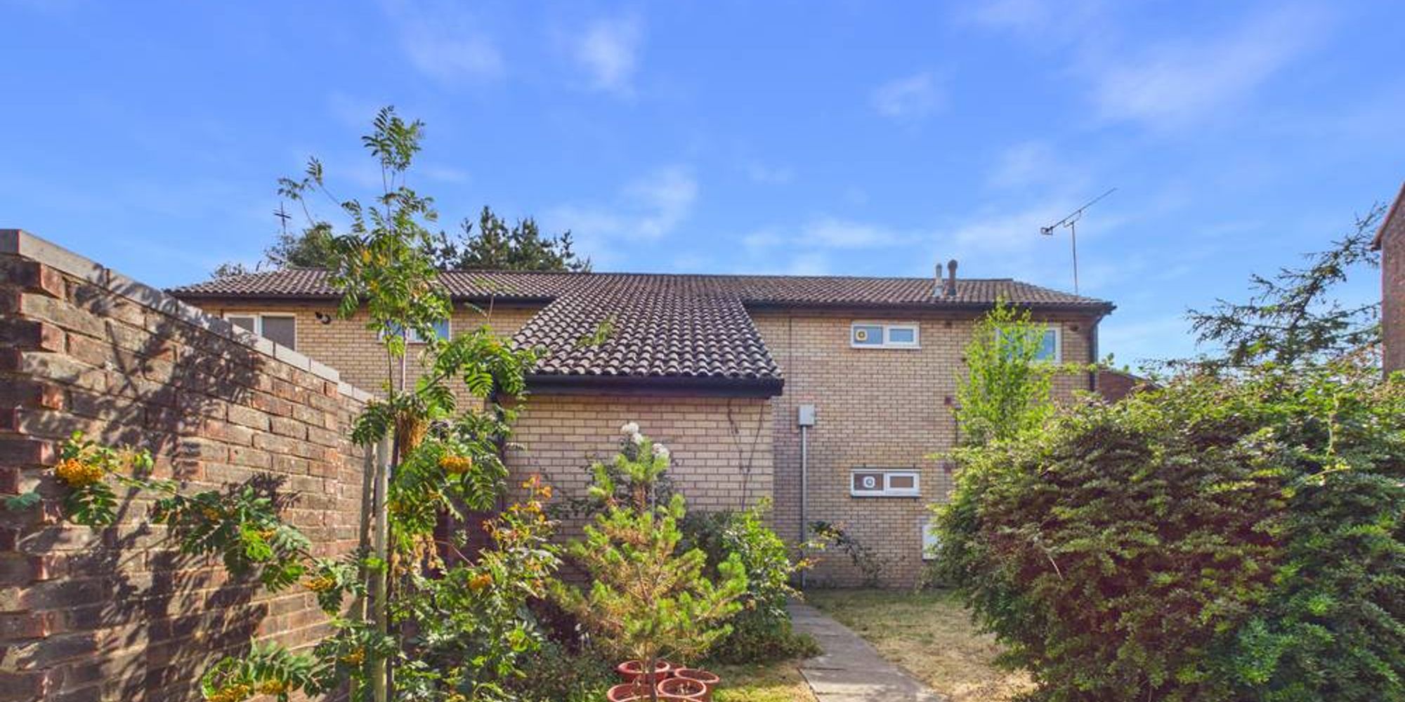 Flat Capricorn Close in Crawley