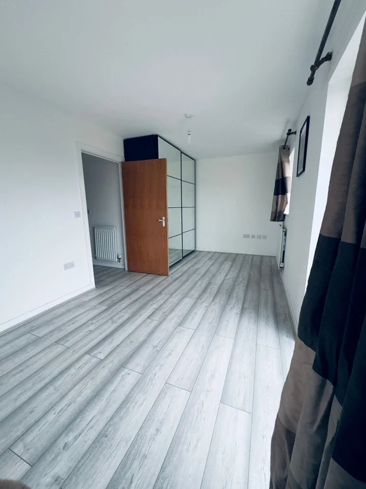 Flat Chilworth Place in Greater London