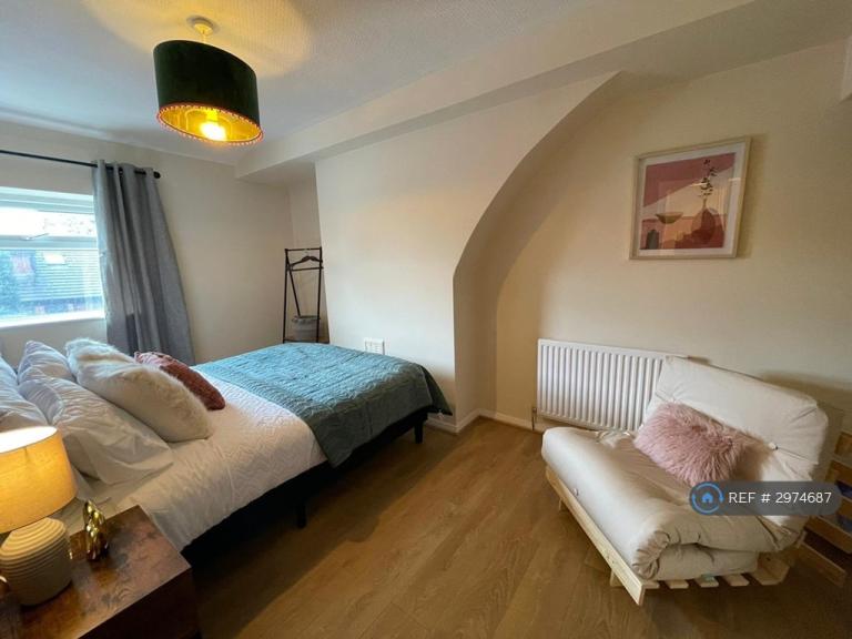 Room Chorley Road in Salford