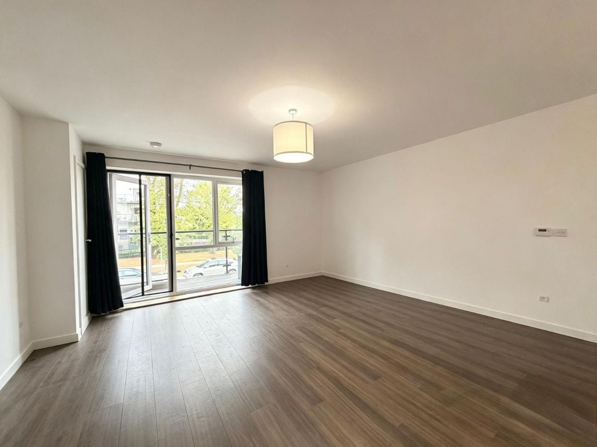Flat Jackdaw Close in Greater London