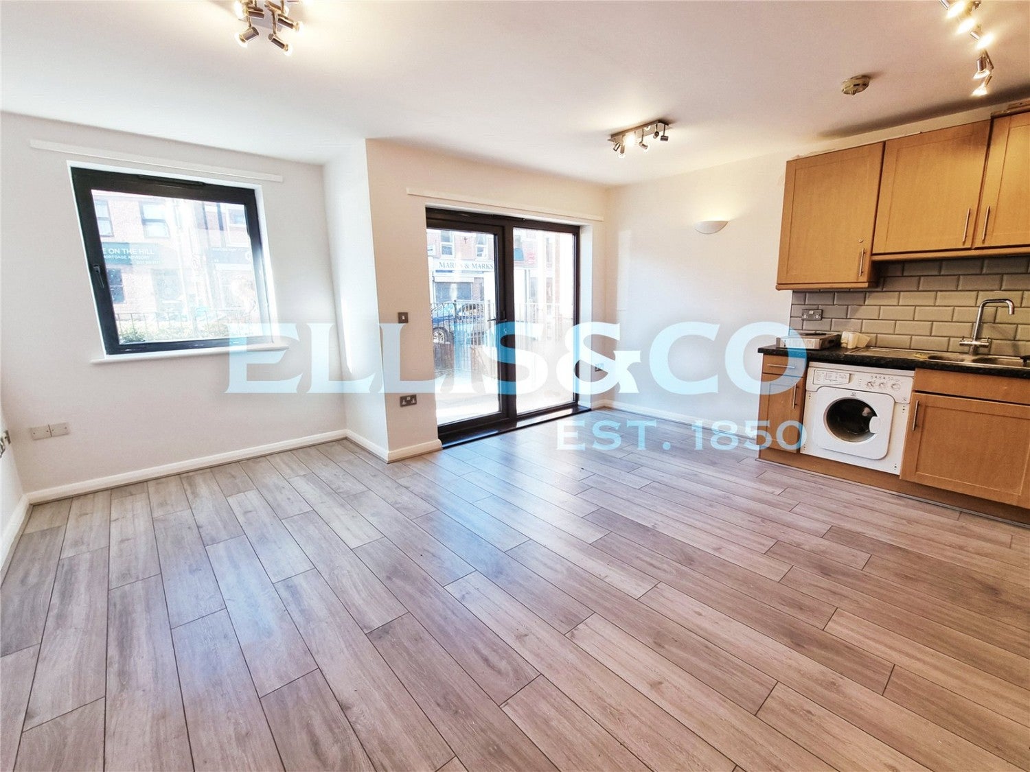 Flat Peterborough Road in Greater London