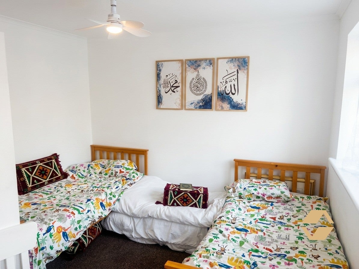 Flat Pembury Court in London