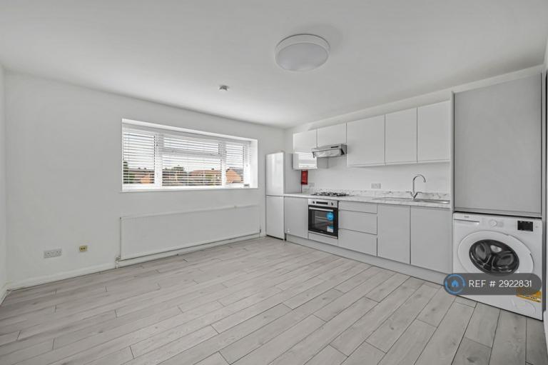 Flat Hertford Road in Greater London