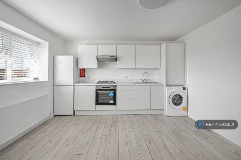 Flat Hertford Road in Greater London