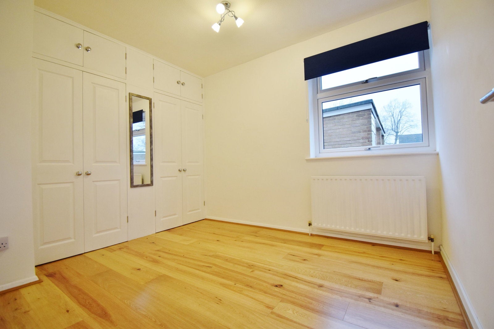 Flat Moss Lane in Greater London