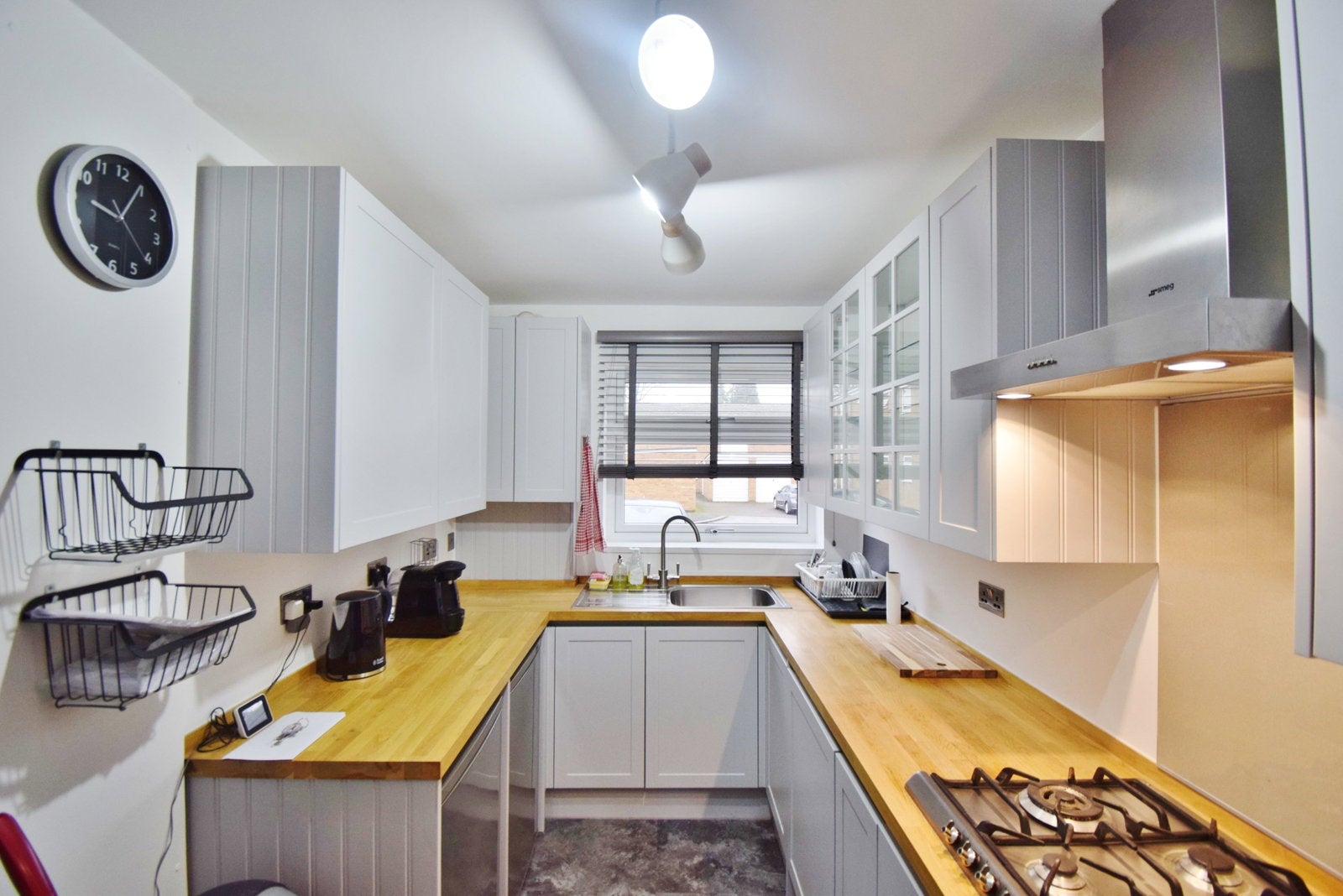 Flat Moss Lane in Greater London
