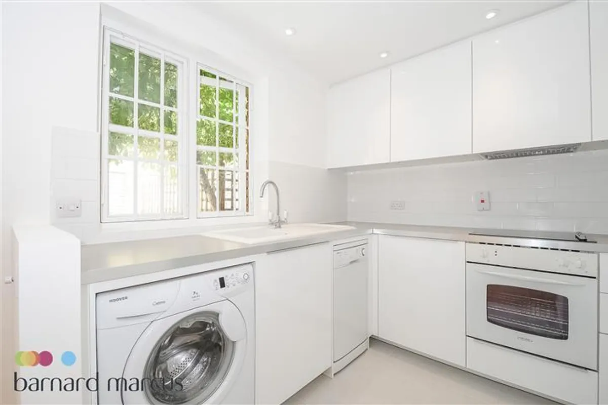 Flat Seagrave Road in Greater London