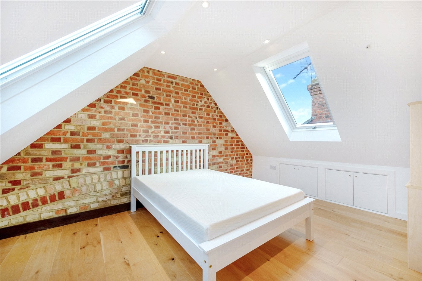 Flat Riffel Road in Greater London