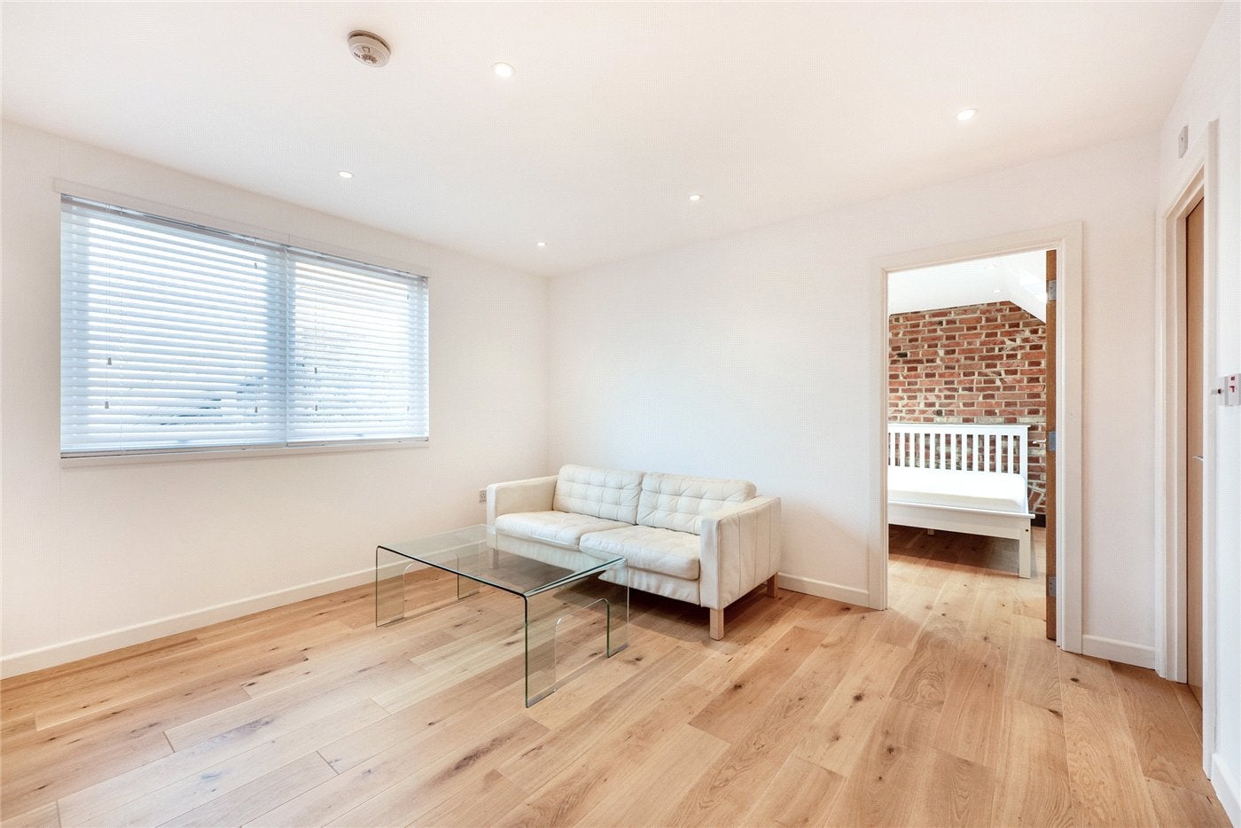 Flat Riffel Road in Greater London
