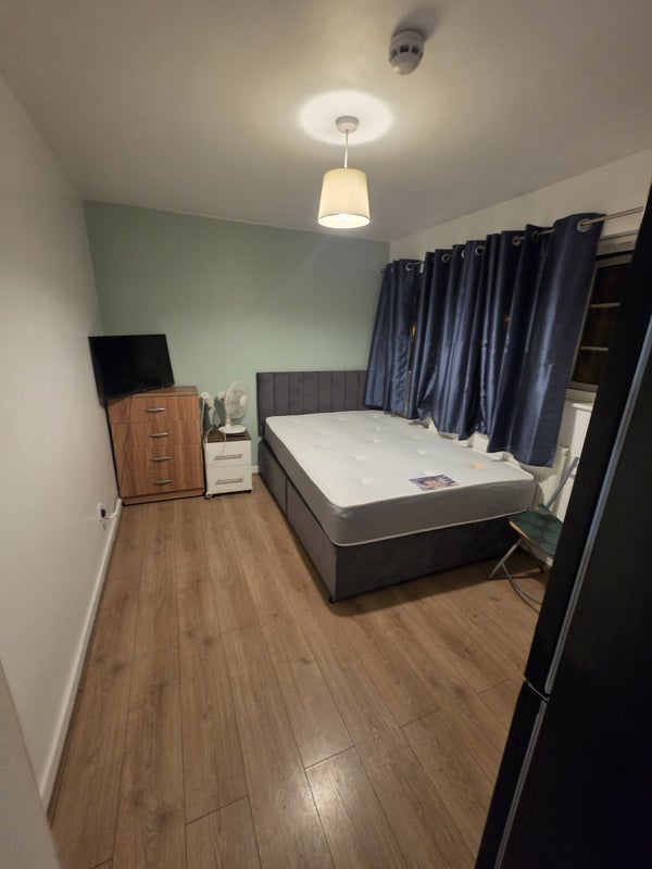 Room Willowfields Close in Greater London