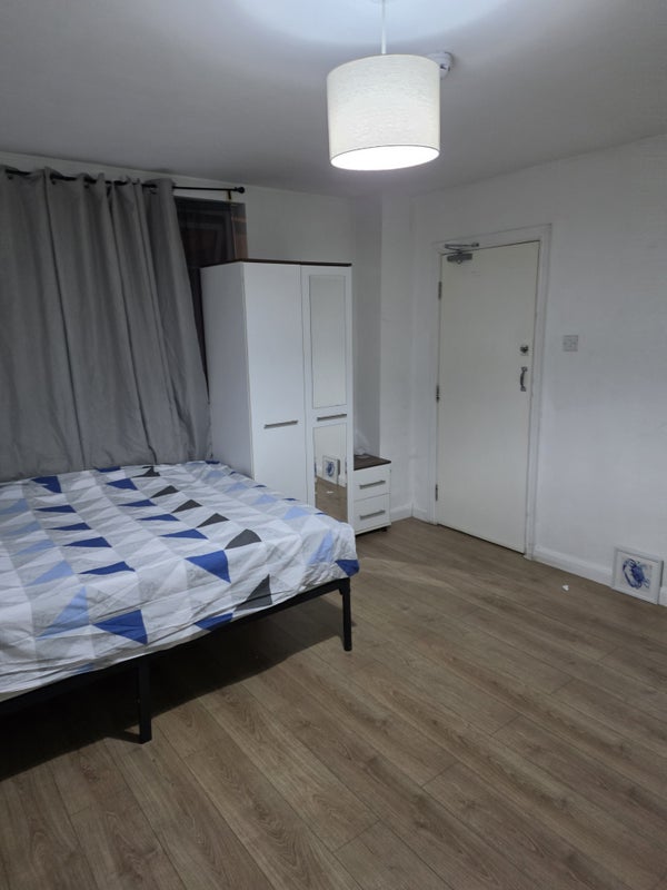 Room Willowfields Close in Greater London