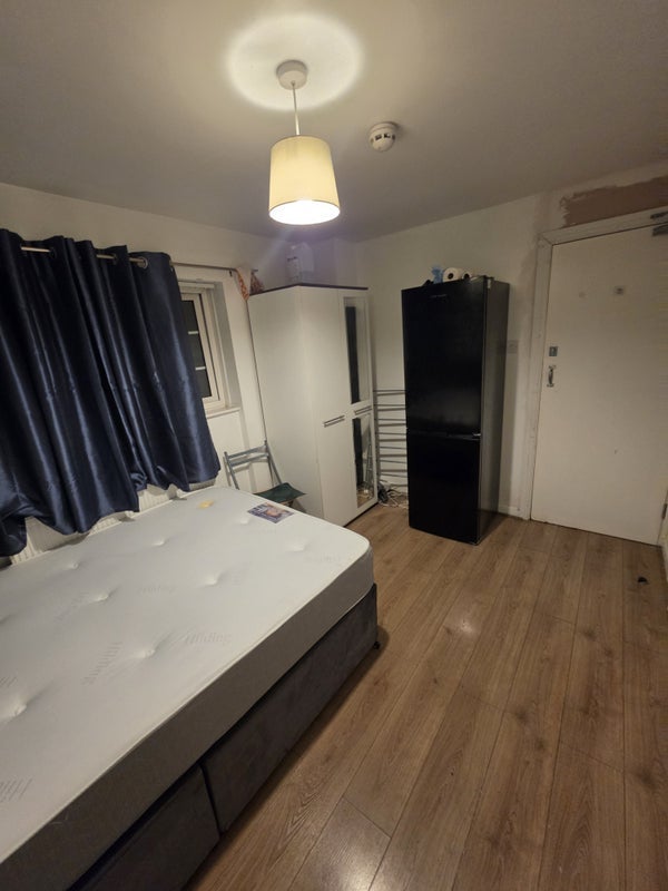 Room Willowfields Close in Greater London