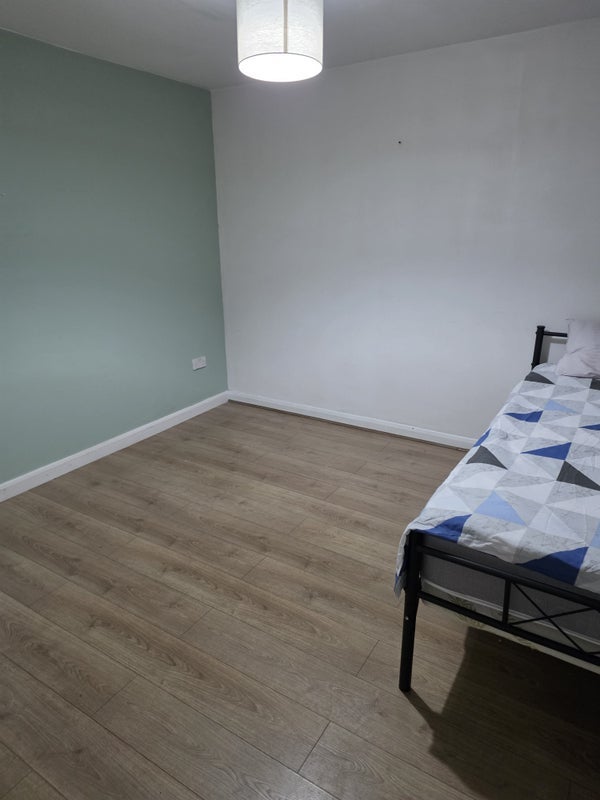 Room Willowfields Close in Greater London