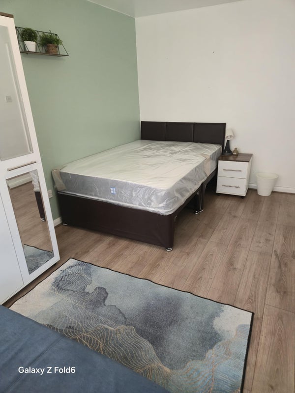 Room Willowfields Close in Greater London