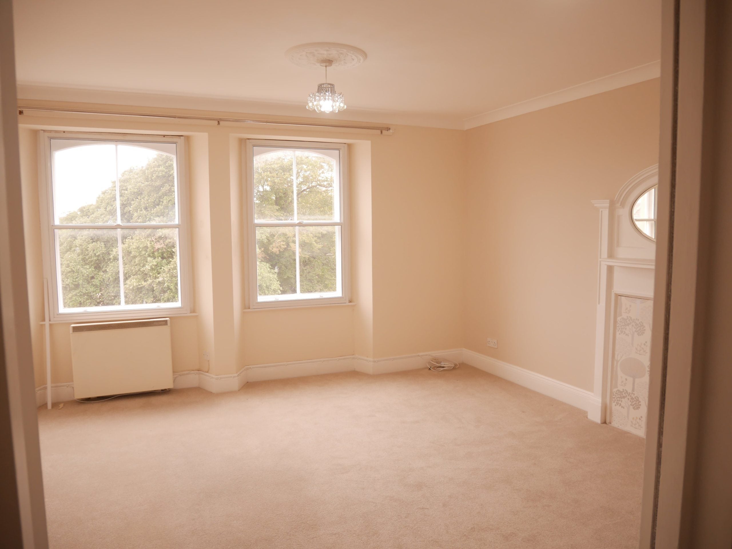 Flat Ellenborough Crescent in Weston-super-Mare