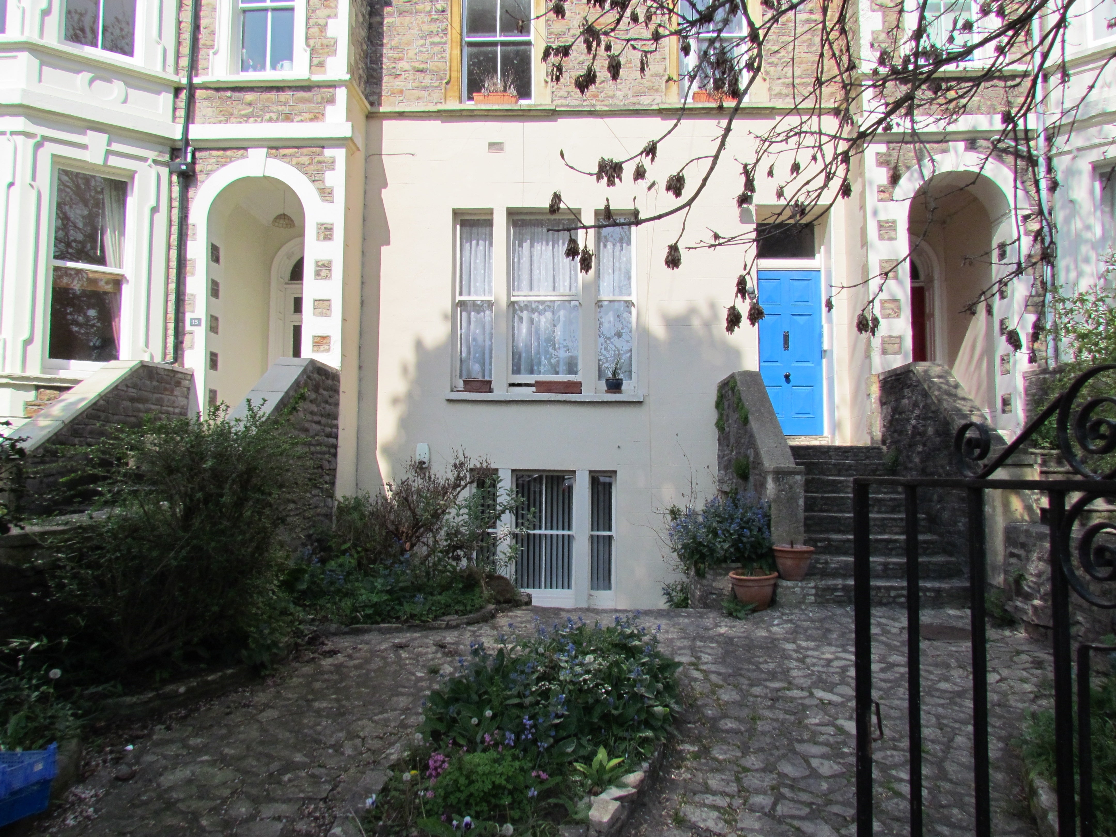 Flat Abbotsford Road in Bristol