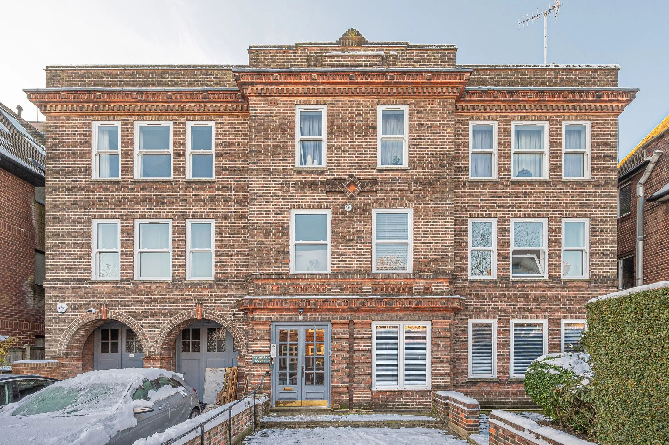 Flat Woodstock Road in Greater London