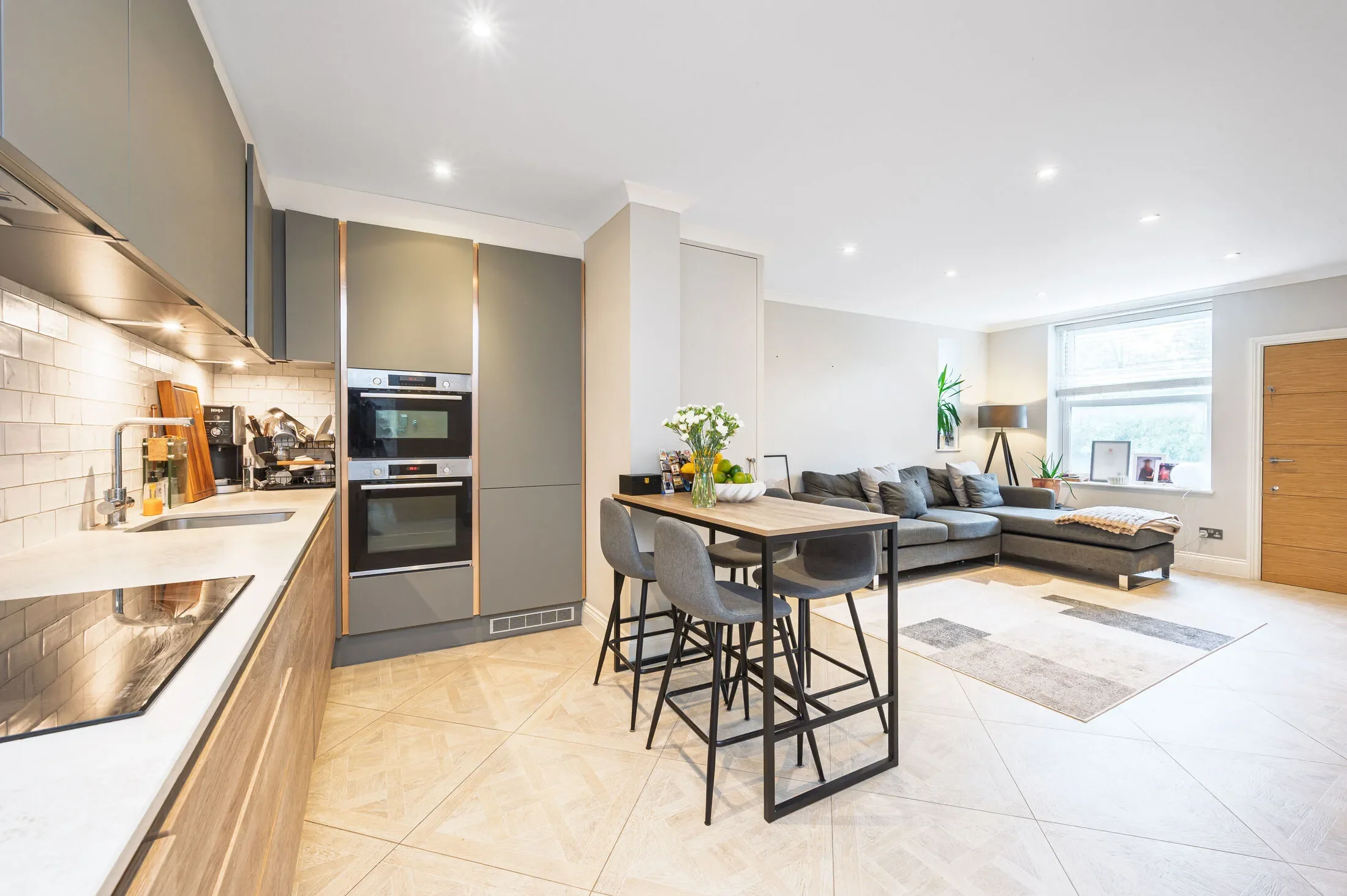 Flat Woodstock Road in Greater London