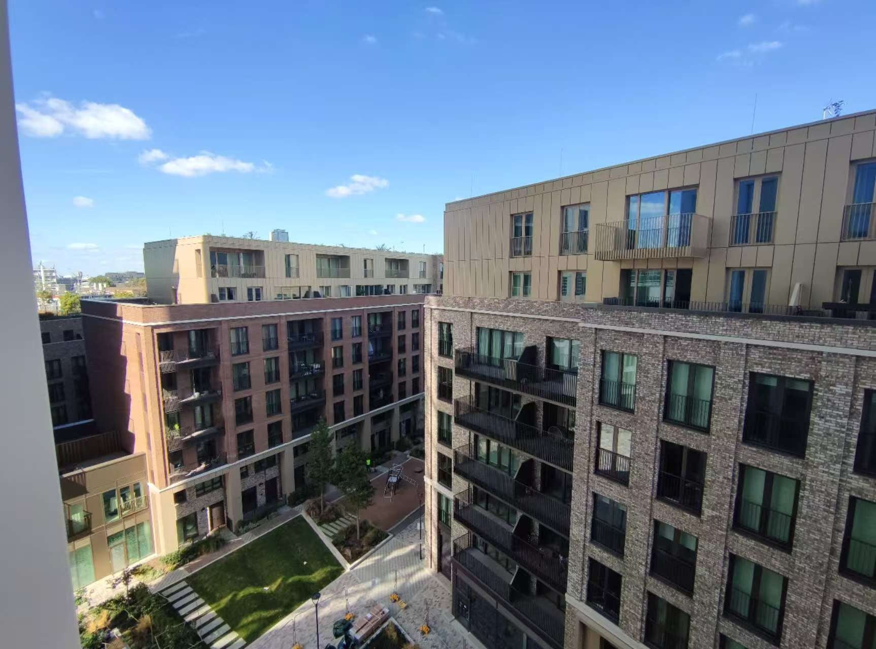 Flat Cendal Crescent in Greater London