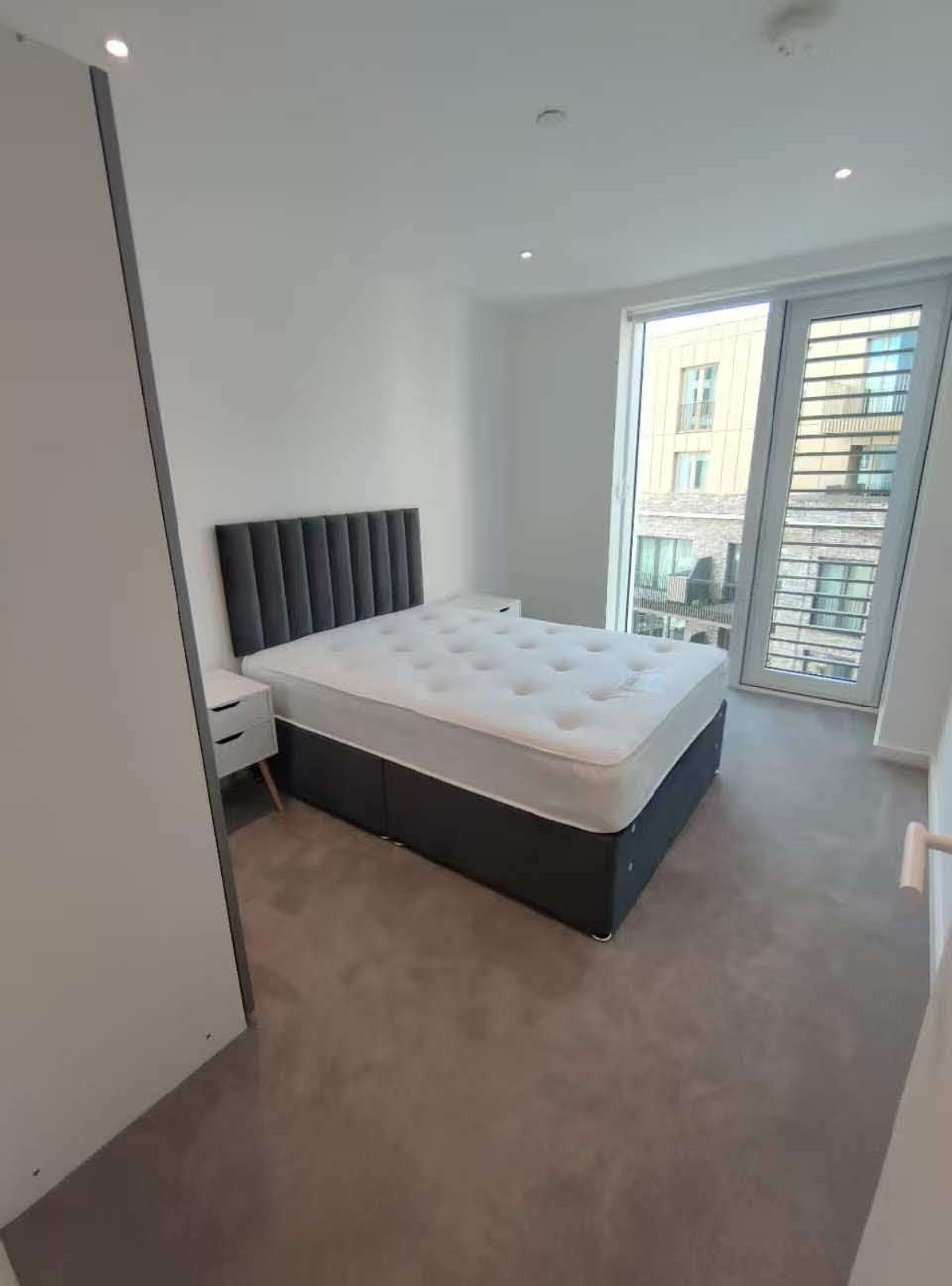 Flat Cendal Crescent in Greater London