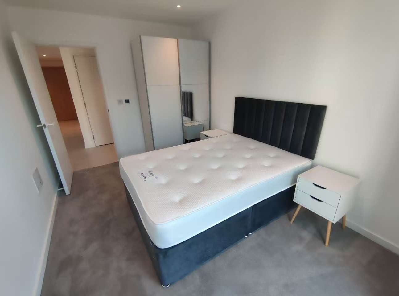 Flat Cendal Crescent in Greater London