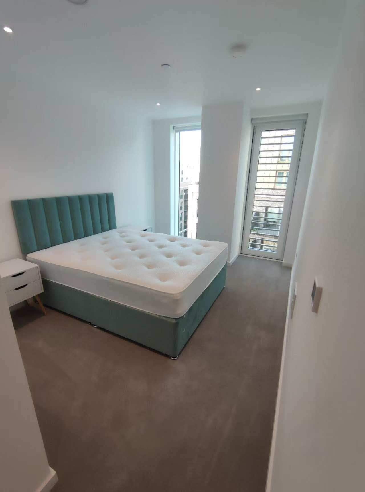 Flat Cendal Crescent in Greater London