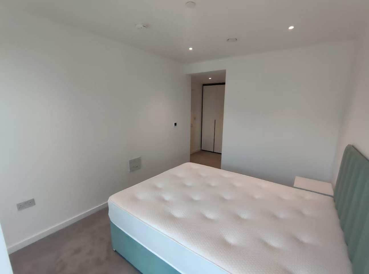 Flat Cendal Crescent in Greater London