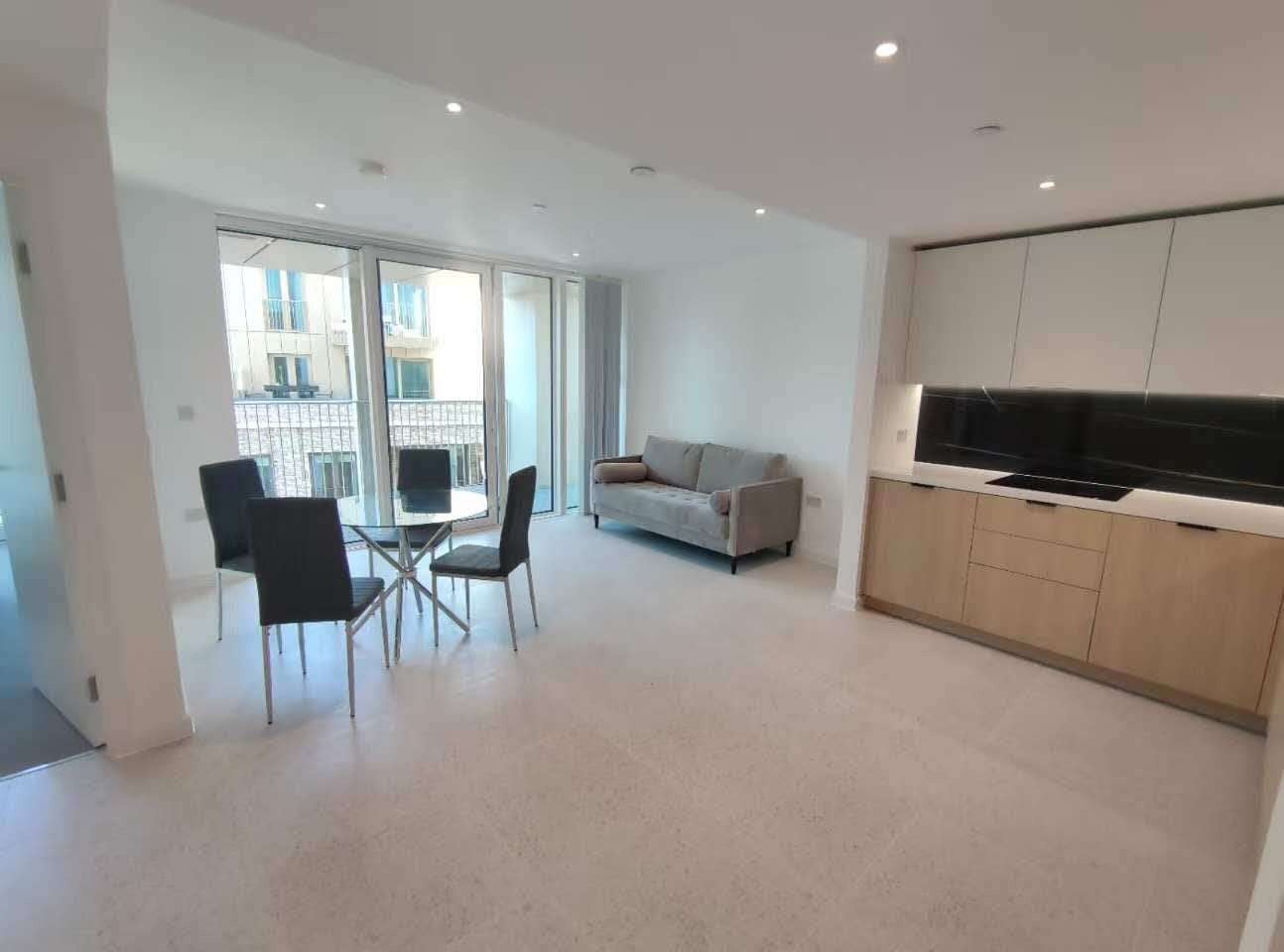 Flat Cendal Crescent in Greater London