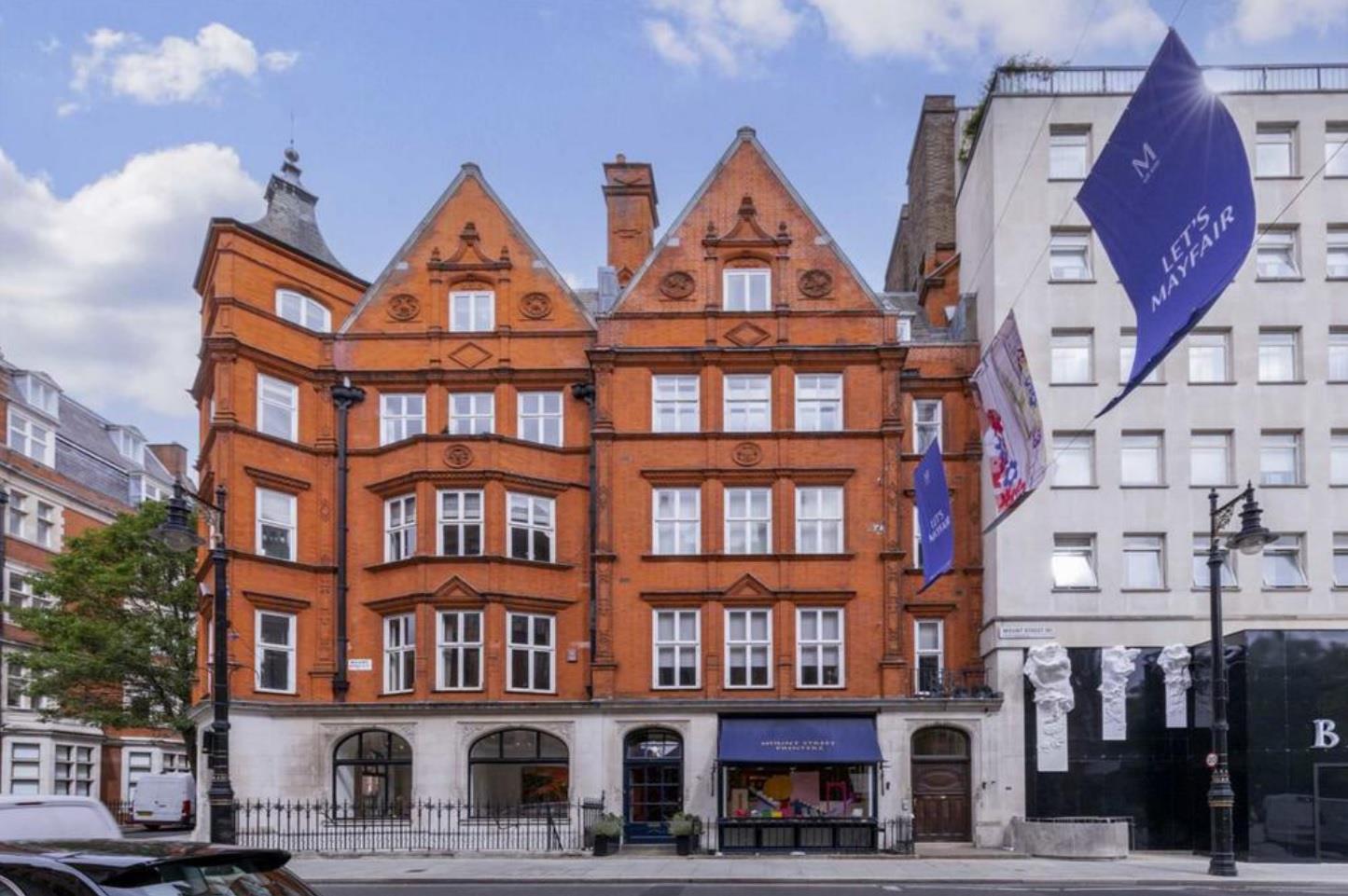Flat Mount Street in City of Westminster