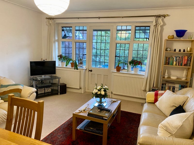 Room Queens Drive in Greater London