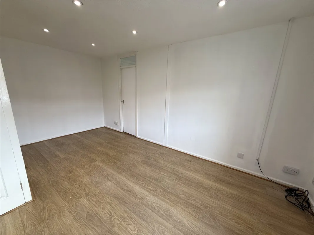 Flat Wendover Road in Havant